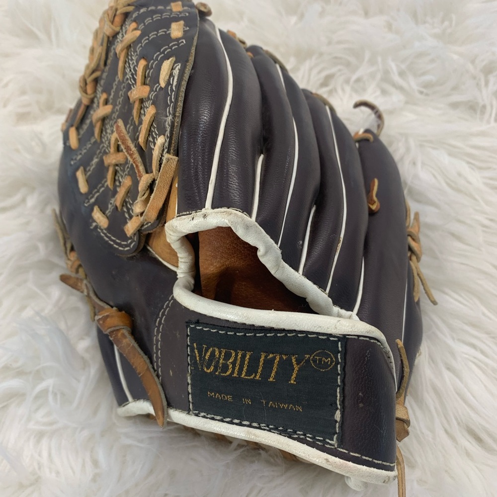 Nobility Rawhide Lace Right Catch Glove.‎ Brown Custom Built.